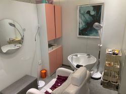 -LESSMORE科技头皮理容中心