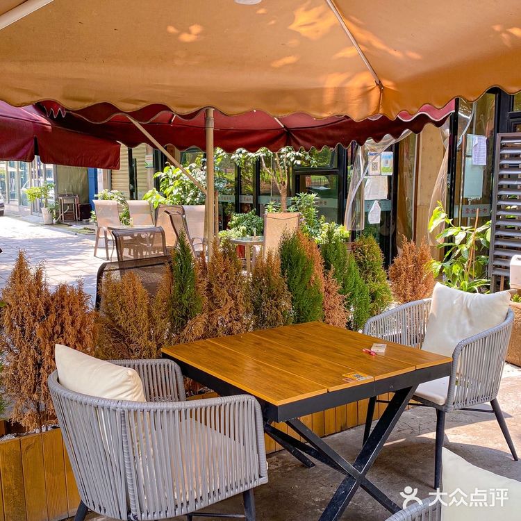 🌴氛围感绝佳的露营风东南亚餐厅,冬阴功太好恰了~