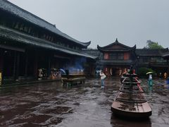 -峨眉山报国寺