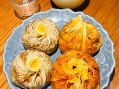 蛋黄芝士纸皮烧麦-鑫震源·苏式大虾生煎(山塘街店)