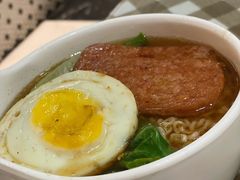 午餐肉煎蛋出前一丁-新大咀港式茶餐厅(宝山万达店)