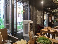 大堂-野山舂·贵州现舂酸汤火锅(鸿通城店)