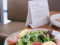 -ROAST coffee & eatery