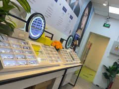 -天空之镜眼镜店蔡司依视路配镜授权零售店(望京颐堤港店)