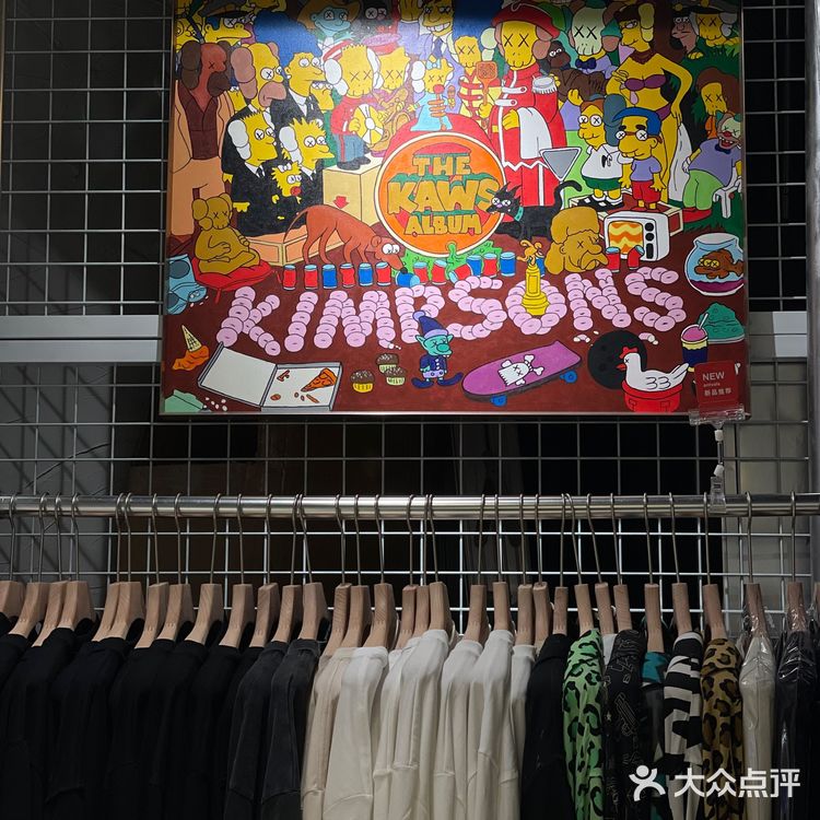 这家咖啡馆居然还是个潮流集合店?!