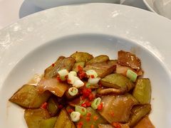 酸梅杏鲍菇闷茄子-宝丽轩中餐厅BAOLIXUAN