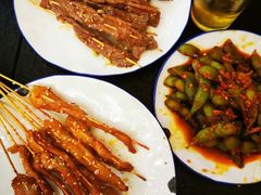 -何妹湿辣牛肉·粤式烧烤砂煲(桂雅路店)