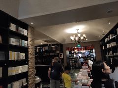 -钟书阁(松江泰晤士小镇店)