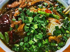 酸菜肉丝米线-越洋肖氏老米线(杨家坪店)