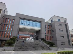 -上海师范大学附属中学(三林校区)