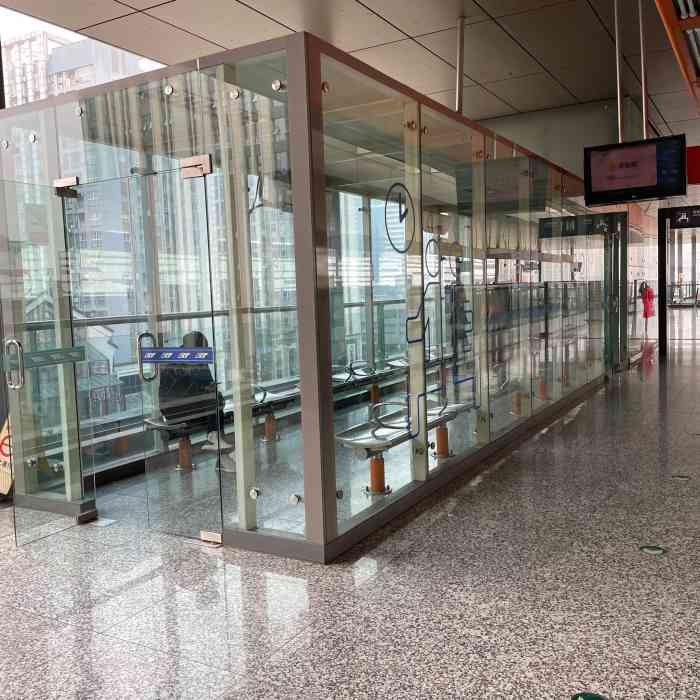 学堂湾(地铁站)-"学堂湾作为3号线轻轨站的其中一站,去鱼洞.