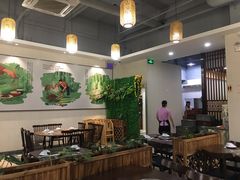 大堂-胡须哥网红竹筒菜