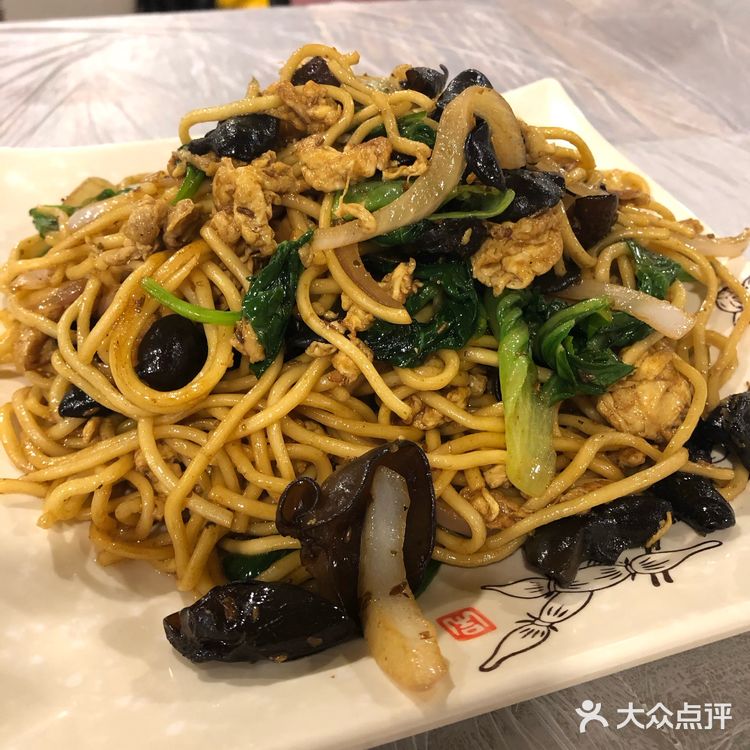今天朋友来，就一起去店里吃了