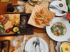 -Mark&Mars Restaurant