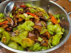 牛肝菌炒饭-老滇山寨•云南特色菜•地方菜•民族风情歌舞表演(金碧店)