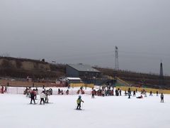 -采薇庄园四季滑雪场