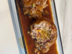 鸭蛋黄狮子头-梅飞酒家(名辉豪庭店)