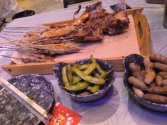 -夜火烤摊·东北烧烤酒场·老杨小黄鱼