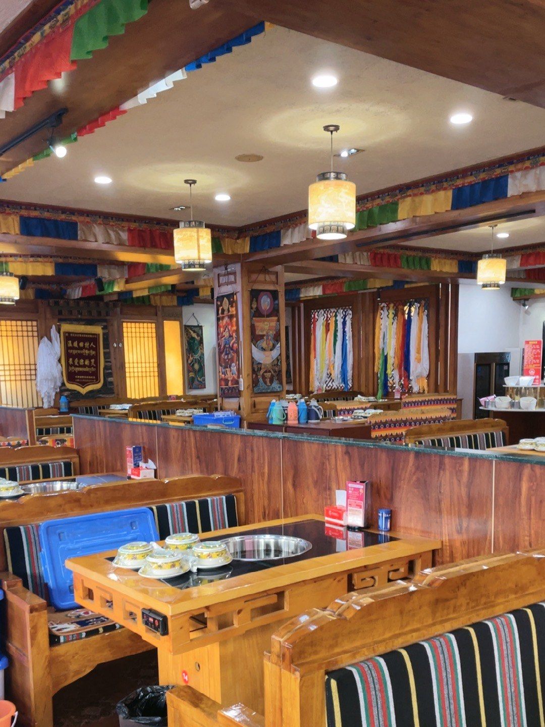 很有藏式特色风格的装修,好好吃的爆米花