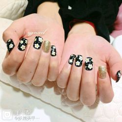 -孔雀手美甲美睫护理
