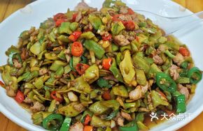 Dried Lettuce and Minced Pork