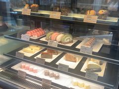 面包甜点陈列柜-麦当劳(广州南站店)