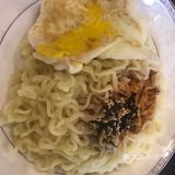 我俩煮了3包。我那份只放了半包辣酱，但是！