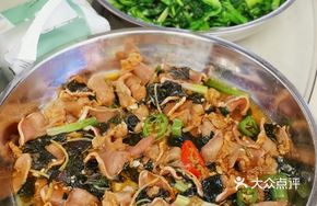 Stir-fried Duck Offal with Pickled Cabbage