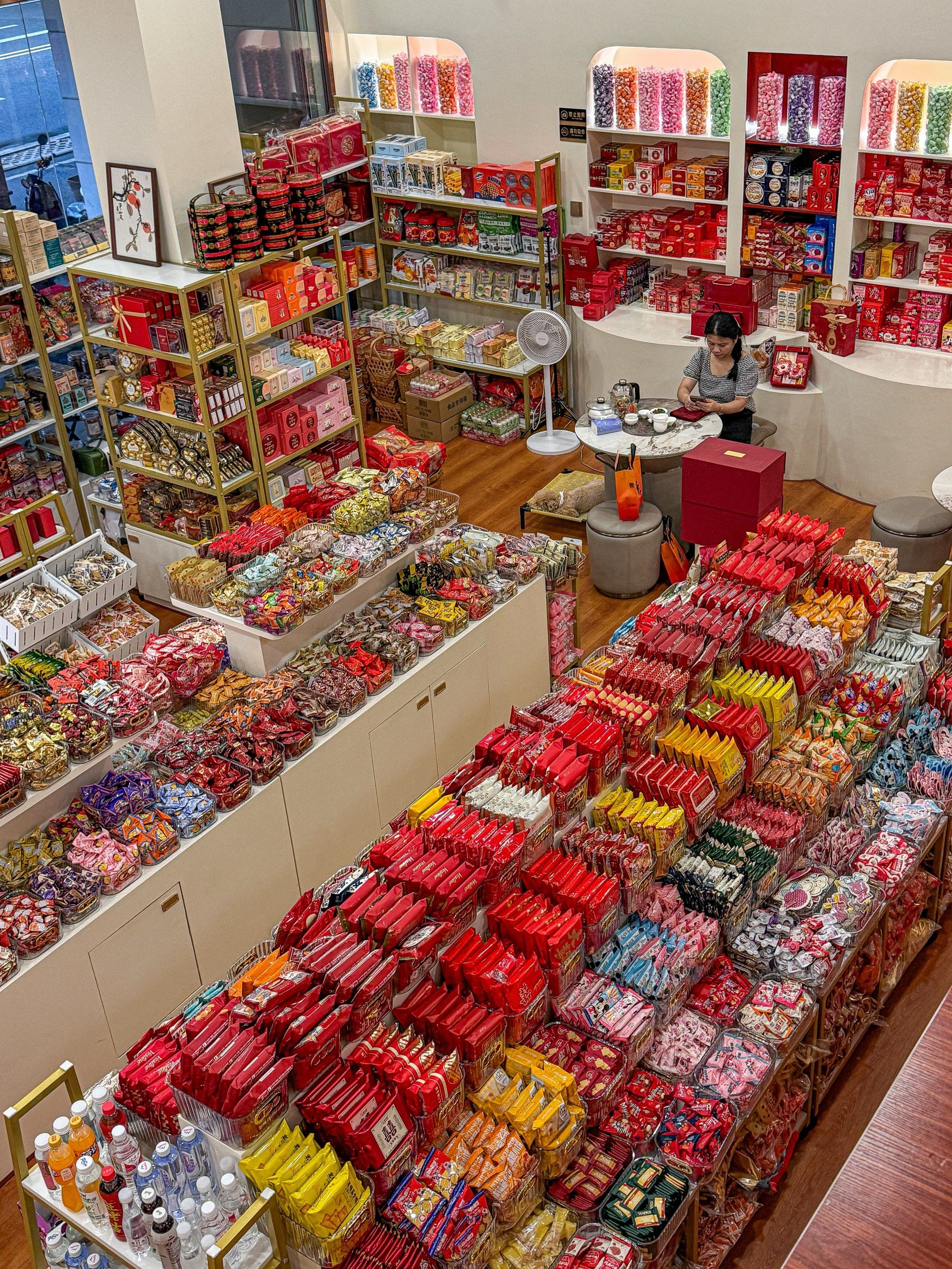 现代简约等各种风格的礼盒!而且他家糖果品种多到