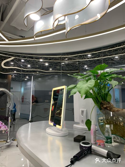 MYYF SALON烫发染发图片