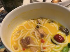 -云海肴·汽锅鸡·云南菜(天山百盛优客店)