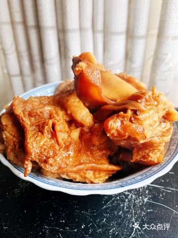 食材：八角，白芷，丁香，桂皮，砂仁，姜，油，葱