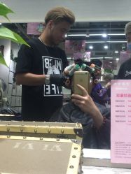 小宝老师帮我卷发中-木北护肤造型