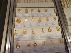 -周大福CHOW TAI FOOK(解放路天鸿小食代店)