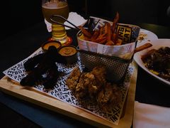 猪肋骨炸鸡拼盘-Boxing Cat Brewery拳击猫精酿啤酒馆(永福店)