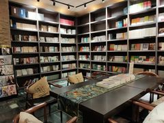 -钟书阁(松江泰晤士小镇店)