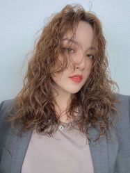 -洛施奇烫发染发沙龙