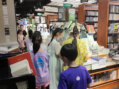 -西西弗书店&矢量咖啡(壹方购物中心店)