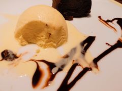 巧克力熔岩蛋糕配香草冰淇淋-萨莉亚意式餐厅(杭州滨江天街店)