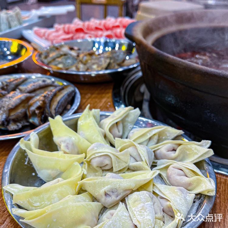 瓦小灶老火锅|一家海鲜吃到嘴里还在弹的炭火火锅店