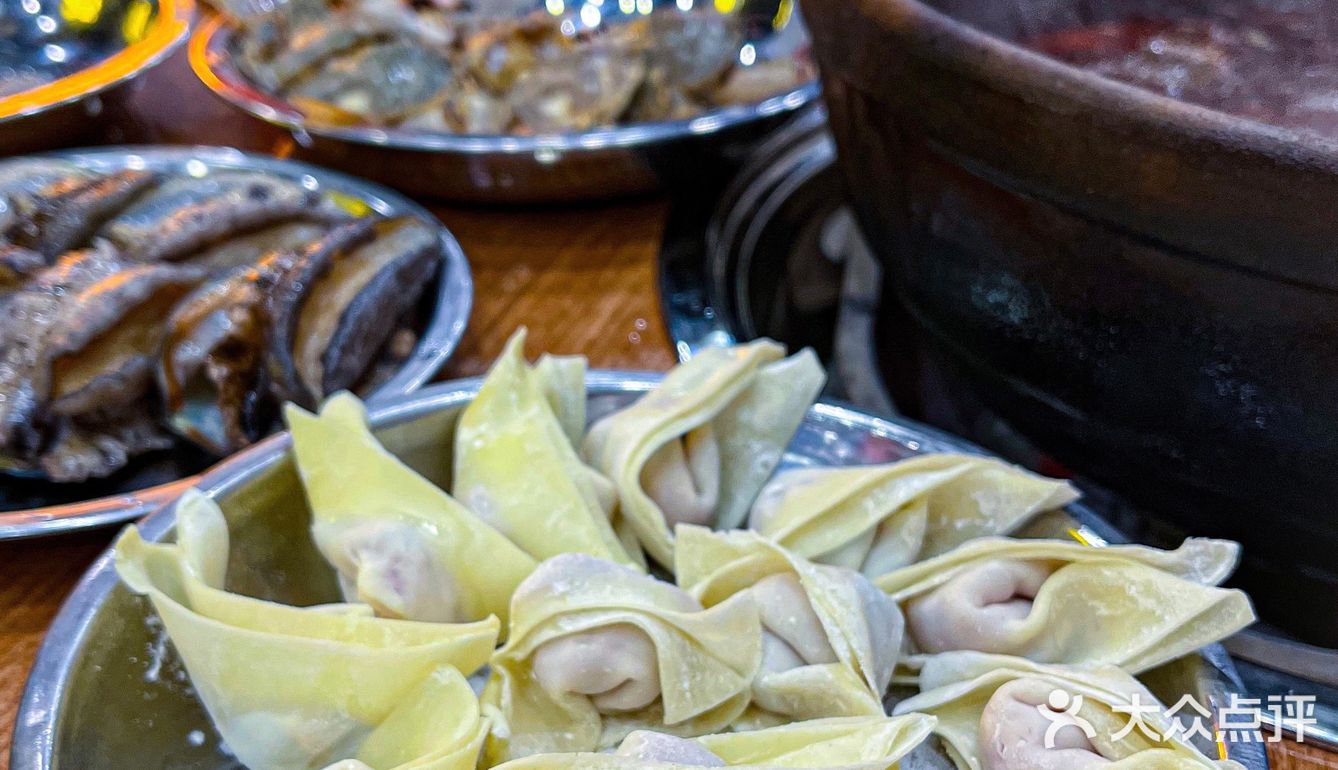 瓦小灶老火锅｜一家海鲜吃到嘴里还在弹的炭火火锅店