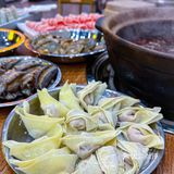 瓦小灶老火锅｜一家海鲜吃到嘴里还在弹的炭火火锅店