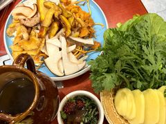 -菌之家·专业纯野生菌火锅·特色炒菌