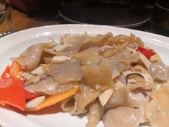 杏鲍菇竹耳爽肉片-十三式重庆江湖菜(金茂览秀城店)