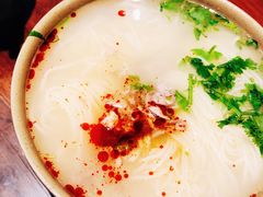 -亮亮面馆(经六路店)