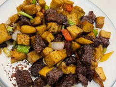 杏鲍菇炒牛肉粒-东就鸭饭店·古早海南菜(滨海店)