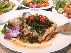 -Chom Cafe and Restaurant