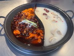 -鹿鸣山草本茶香火锅(园西路店)