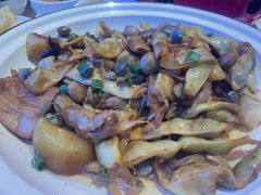 笨猪肉炖黄豆角-一口猪年味东北菜(荔枝沟店)