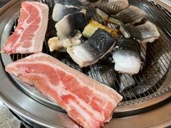 -围炉肉舍•炭烤活鳗•丹东海鲜烤肉(步行街店)